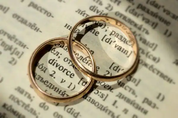 Image of rings removed before divorce mediation Yateley